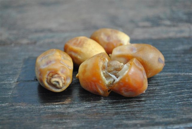 zahidi-dates