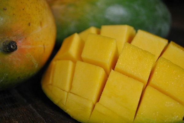 sliced keitt mango