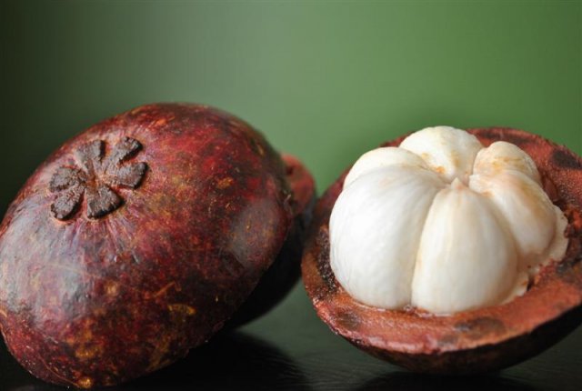 sliced-mangosteen