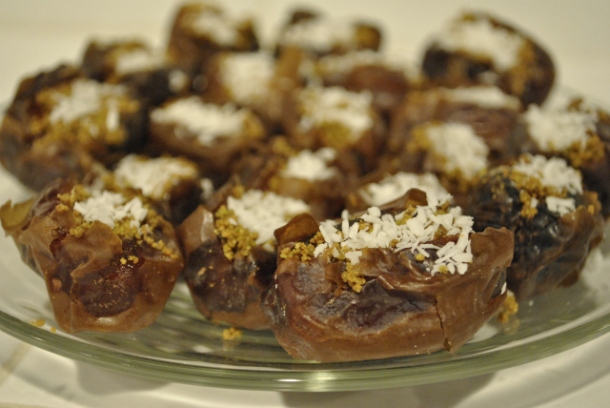 medjool-dates-with-pistachio