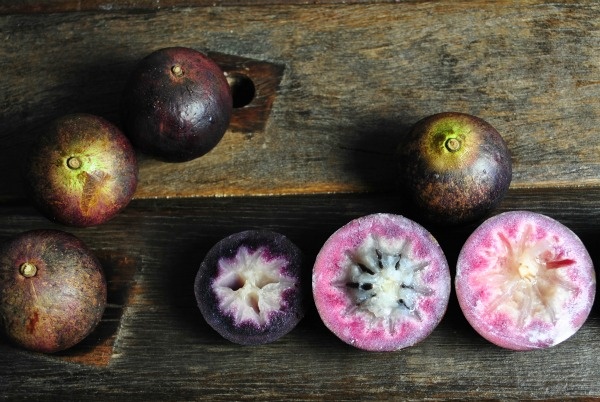 star-apples-on-a-table